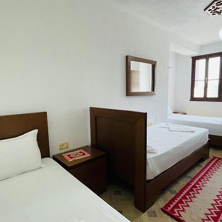 Gjirokastër Denis Guesthouse 1930 מראה חיצוני תמונה