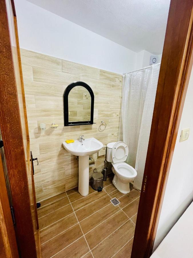 Gjirokastër Denis Guesthouse 1930 מראה חיצוני תמונה