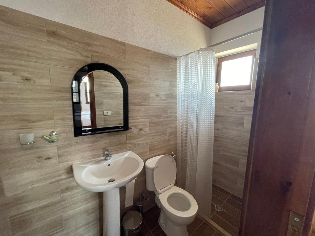 Gjirokastër Denis Guesthouse 1930 מראה חיצוני תמונה