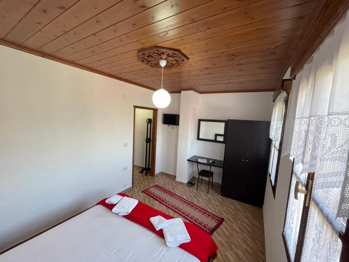 Gjirokastër Denis Guesthouse 1930 מראה חיצוני תמונה