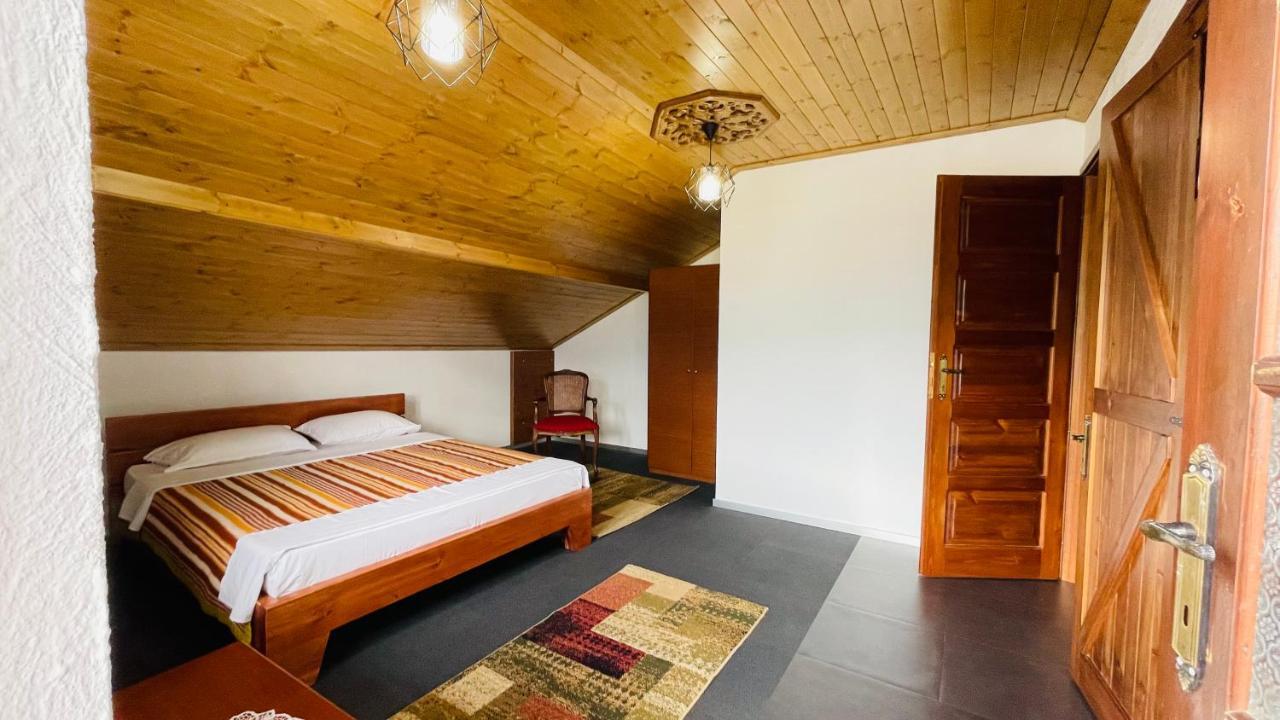 Gjirokastër Denis Guesthouse 1930 מראה חיצוני תמונה