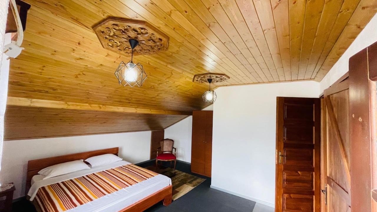 Gjirokastër Denis Guesthouse 1930 מראה חיצוני תמונה