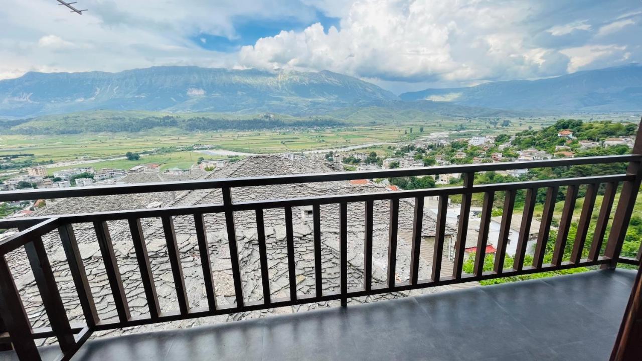 Gjirokastër Denis Guesthouse 1930 מראה חיצוני תמונה