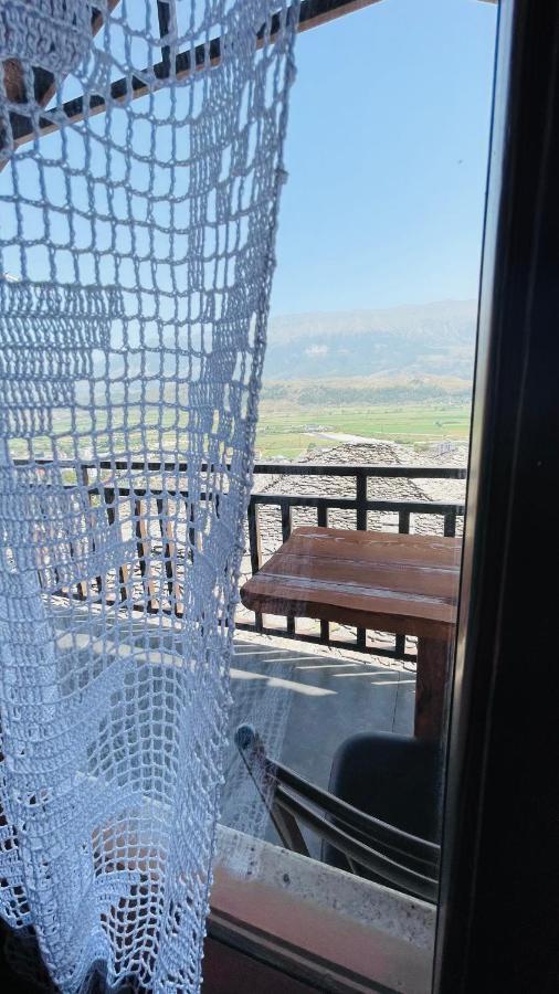 Gjirokastër Denis Guesthouse 1930 מראה חיצוני תמונה