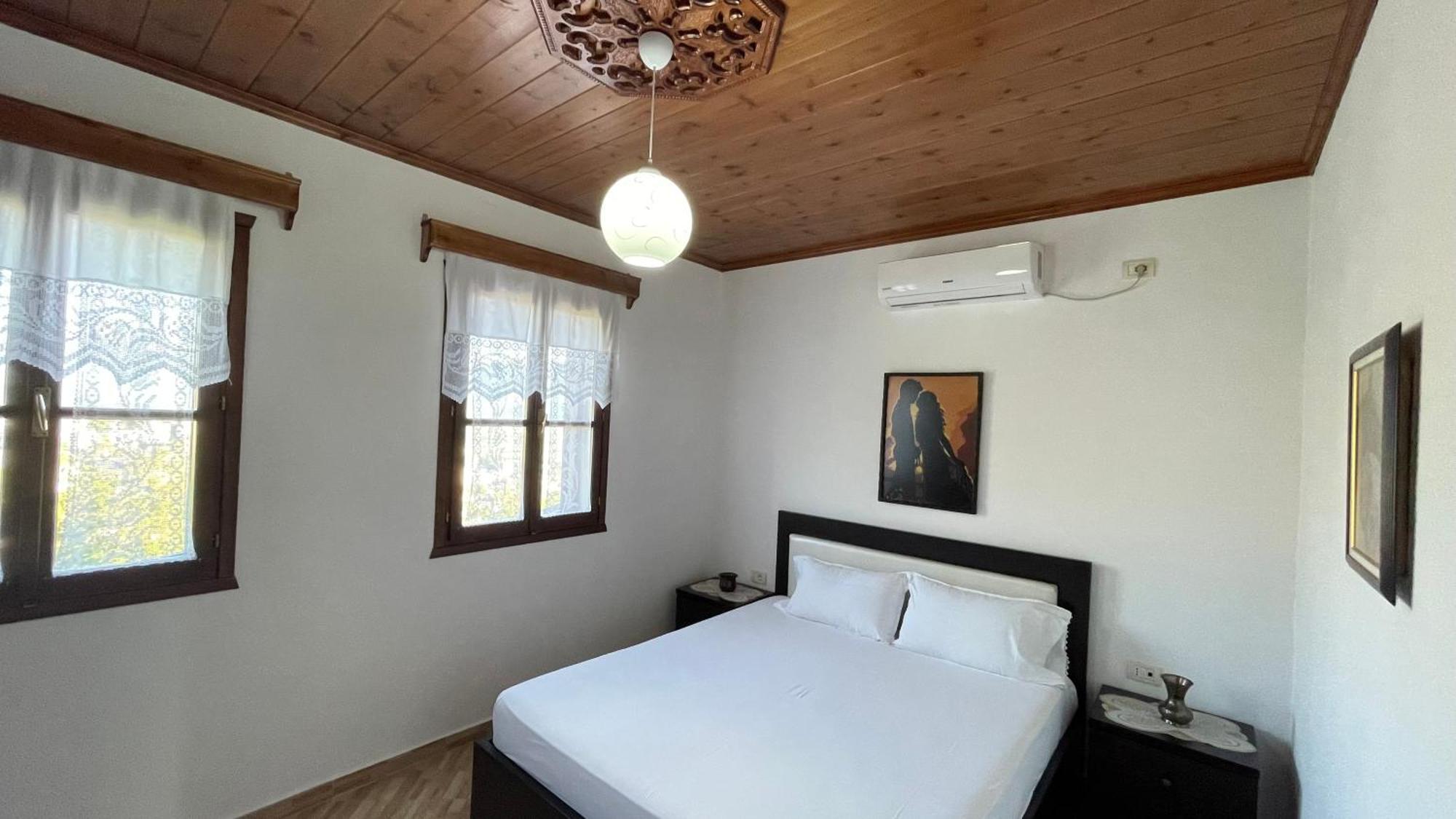 Gjirokastër Denis Guesthouse 1930 מראה חיצוני תמונה