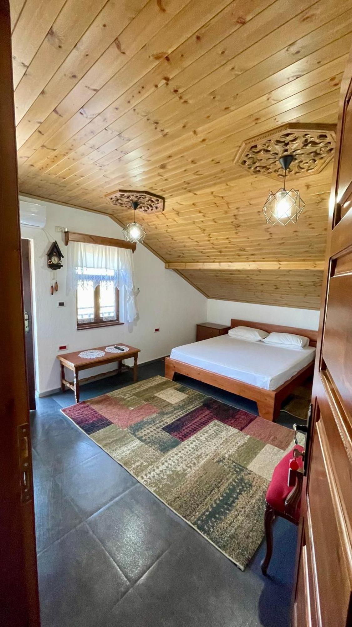 Gjirokastër Denis Guesthouse 1930 מראה חיצוני תמונה