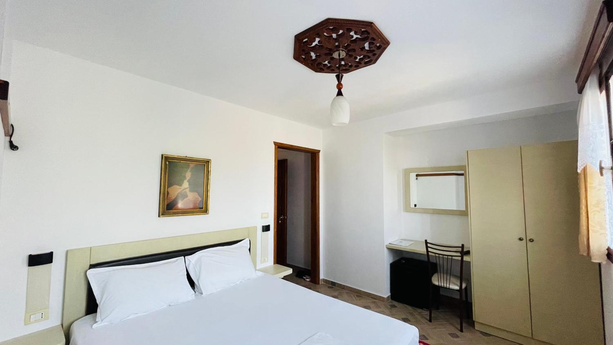 Gjirokastër Denis Guesthouse 1930 מראה חיצוני תמונה