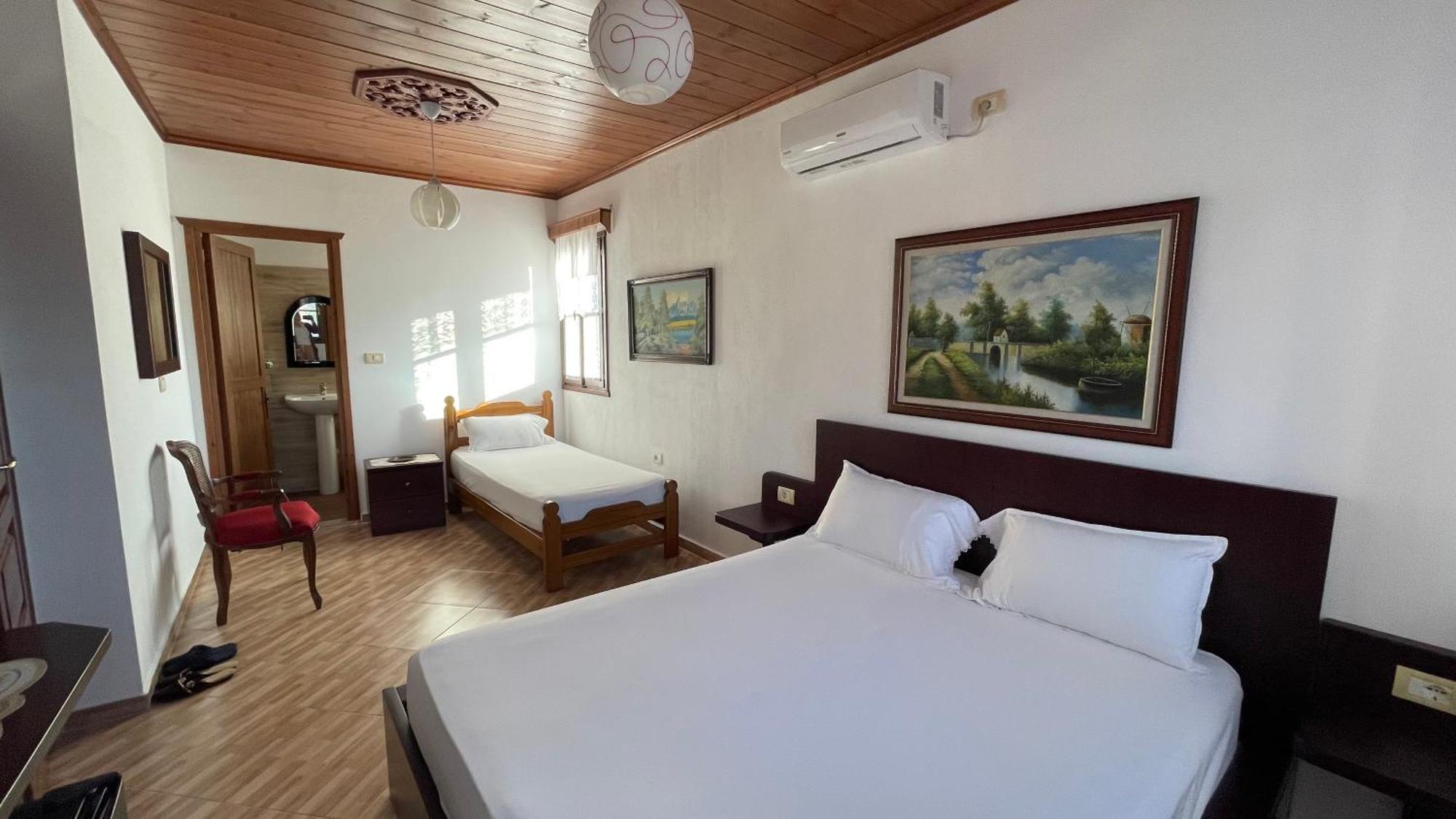 Gjirokastër Denis Guesthouse 1930 מראה חיצוני תמונה