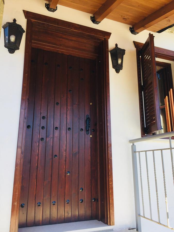 Gjirokastër Denis Guesthouse 1930 מראה חיצוני תמונה