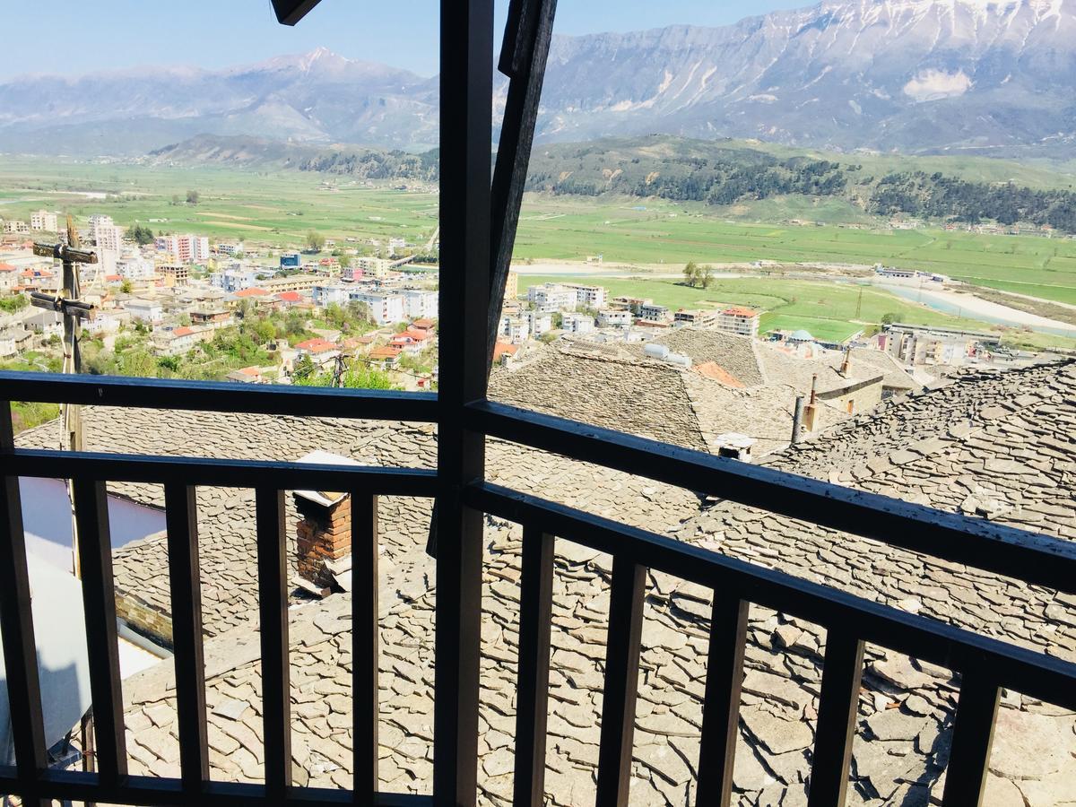 Gjirokastër Denis Guesthouse 1930 מראה חיצוני תמונה