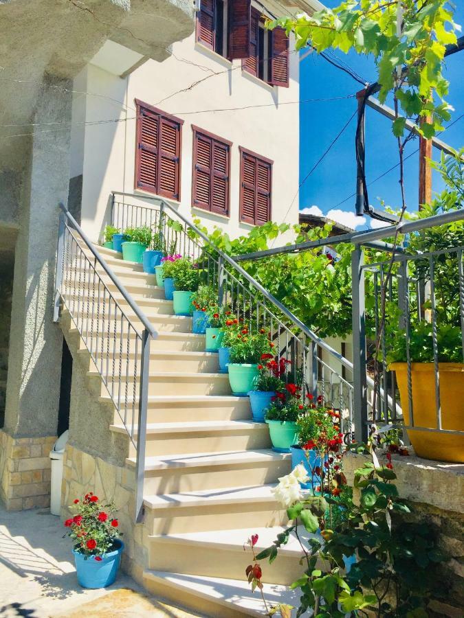 Gjirokastër Denis Guesthouse 1930 מראה חיצוני תמונה